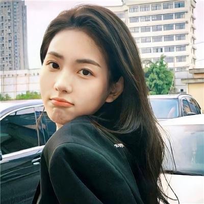 照片里的伴娘